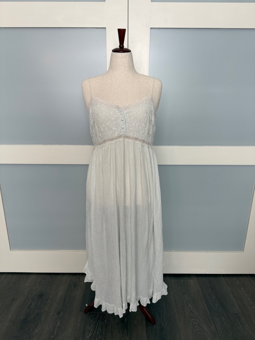 delicates Vintage Faint Blue, White Lace-Trim 100% Cotton Night Gown. Size M